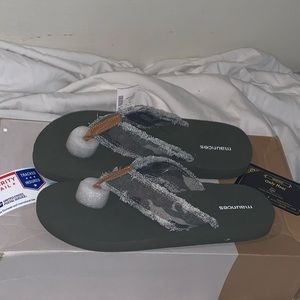 Maurices Flip Flops, Brand new, Size 10